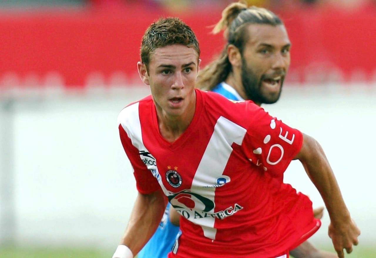 Miguel Layún debutó a sus 18 años en Veracruz el 24 de abril del 2007 pero para llegar al 'Tri' se demoró hasta 2013, cuando militaba con América.