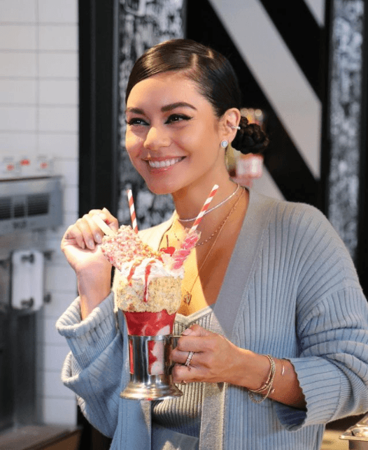 Su comida favorita son las hamburguesas de In-N-Out, un restaurante de Los Angeles.