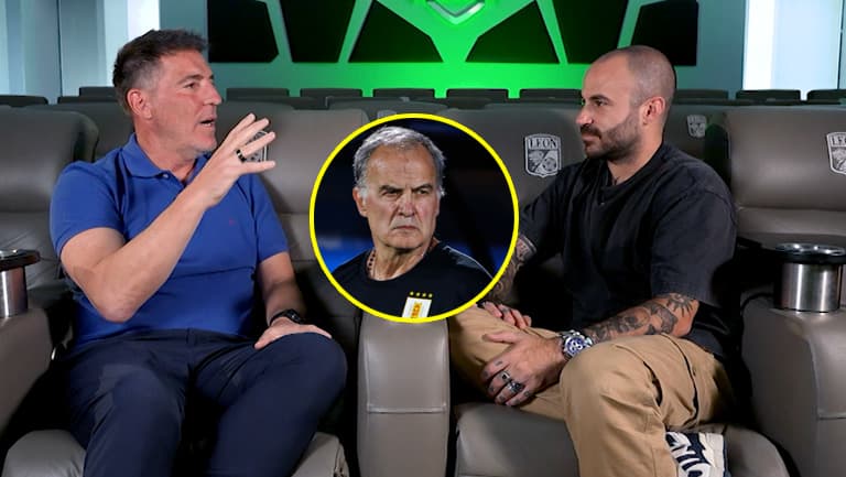 Berizzo discute con jugadores que quieren ser DT’s, ¿pasó con Guardado?