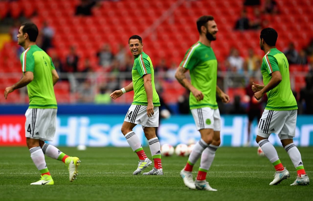 MOSCOW, RUSSIA - JULY 02: Javier Hernandez of Mexico warms up prior to the FIFA Confederations Cup Russia 2017 Play-Off for Third Place between Portugal and Mexico at Spartak Stadium on July 2, 2017 in Moscow, Russia. (Photo by Laurence Griffiths/Getty Images)