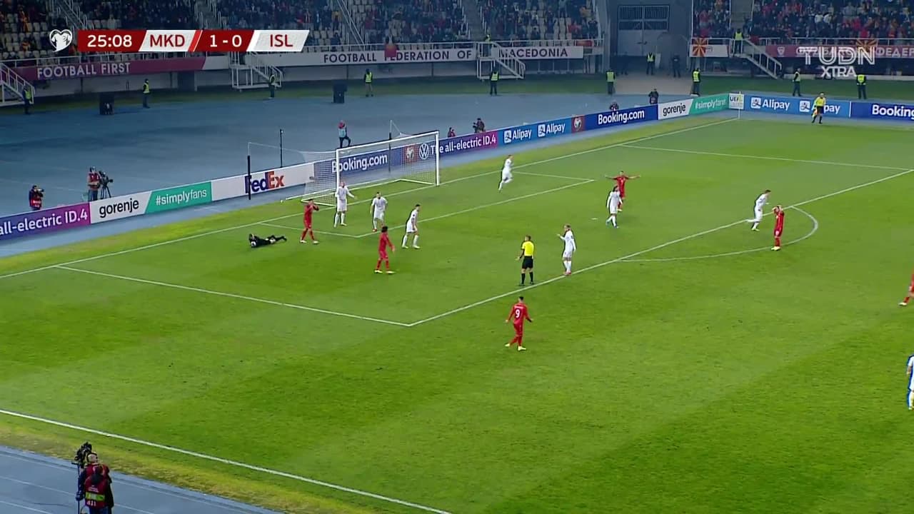 ¡TIRO ATAJADO! disparo por Milan Ristovski.