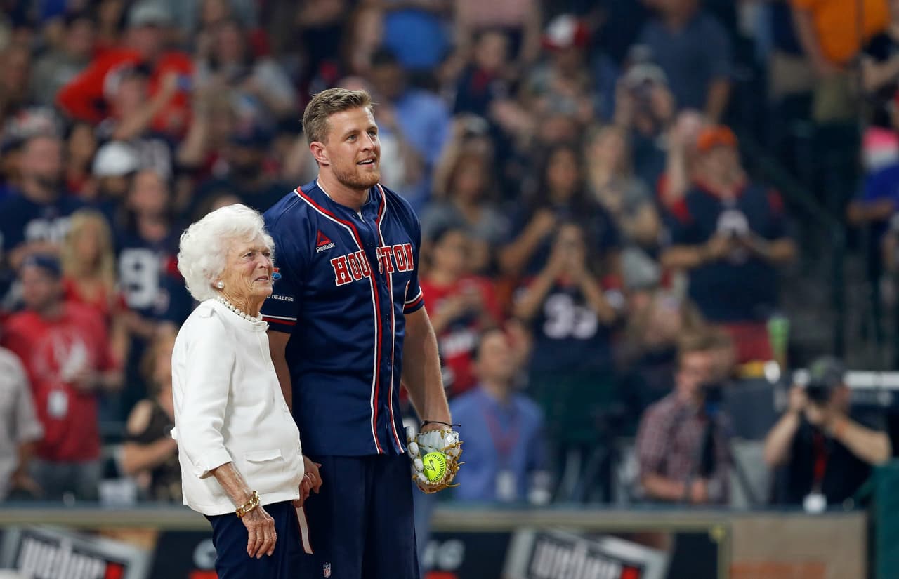 Watt junto con la ex primera dama Barbara Bush.