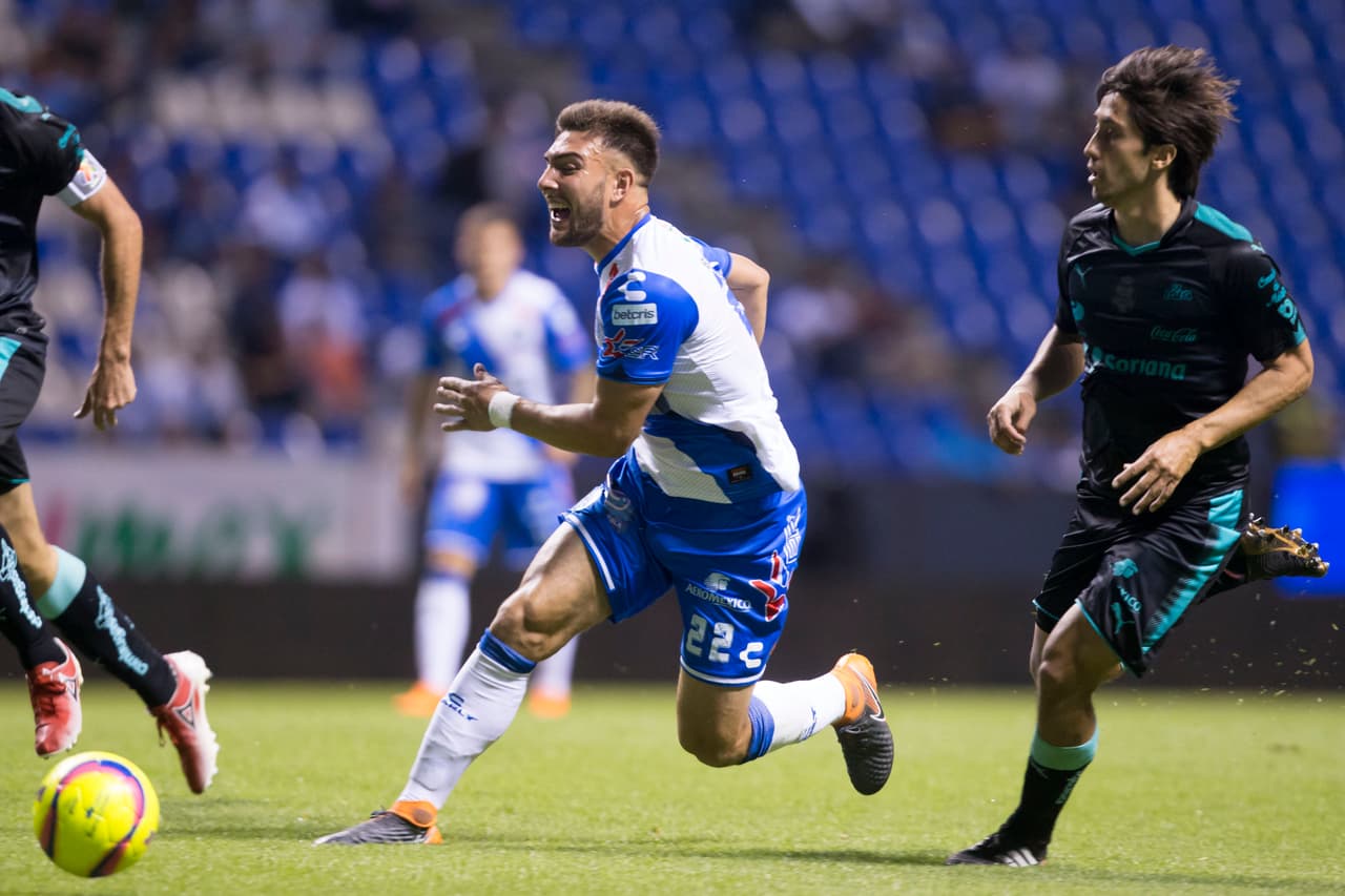 Pero poco a poco, Santos se hizo del partido y de las oportunidades de gol. Julio Furch tuvo alguna que no concretó y Moisés Muñoz, el arquero local, tuvo una buena noche bajo los tres palos.