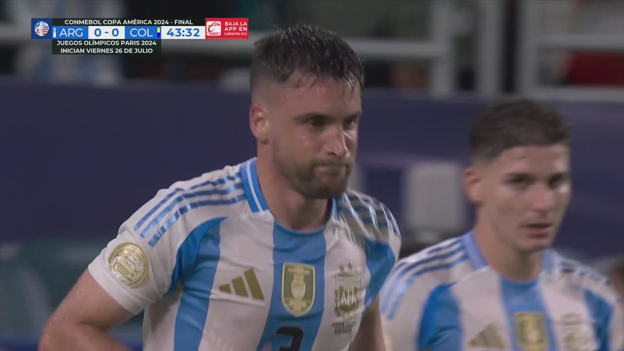 ¡Cabezazo de Tagliafico que sale apenas arriba del arco colombiano!