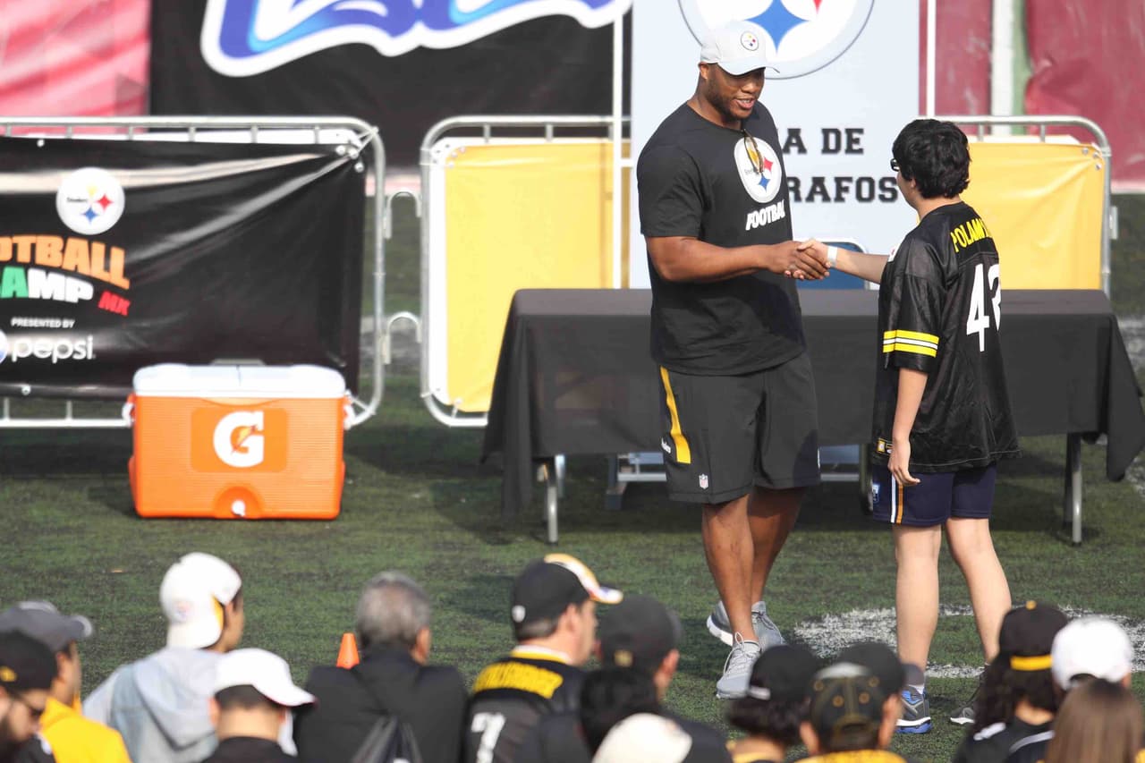 Jóvenes y niños acudieron a las clínicas impartidas por leyendas de los Steelers en México. Checa las mejores tomas.