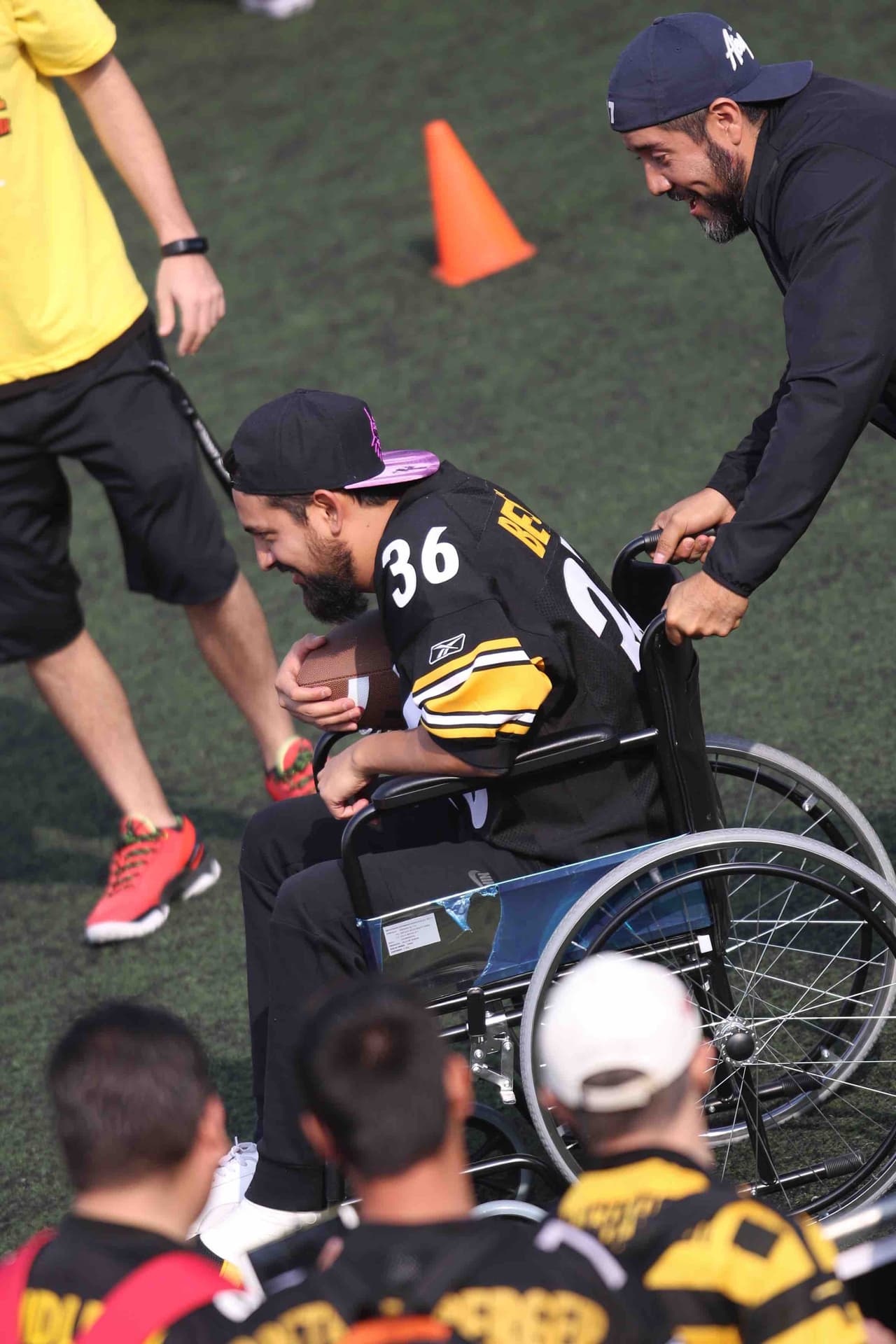 Jóvenes y niños acudieron a las clínicas impartidas por leyendas de los Steelers en México. Checa las mejores tomas.