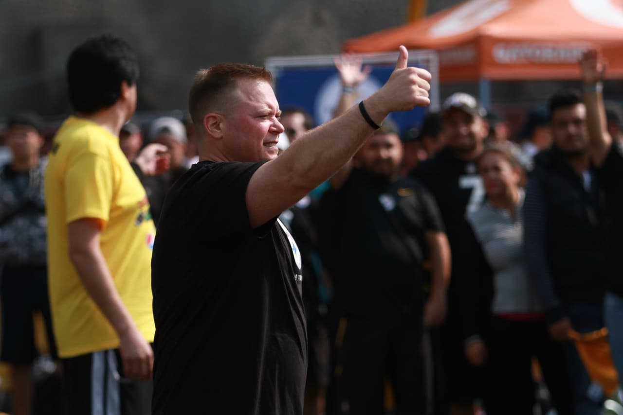 Jóvenes y niños acudieron a las clínicas impartidas por leyendas de los Steelers en México. Checa las mejores tomas.