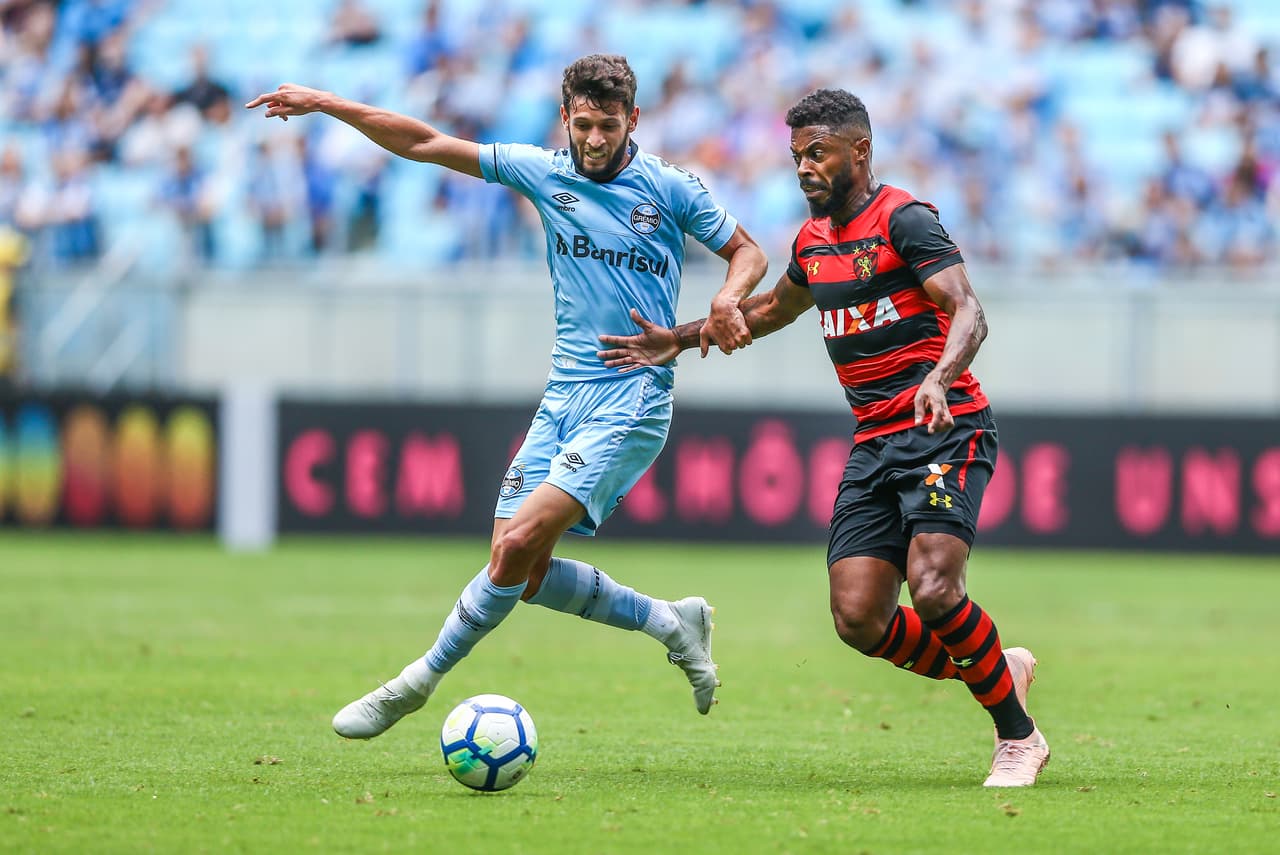Michel Bastos (Brasil) - con 35 años, el delantero anda en busca de una nueva oportunidad en su país luego de jugar en los últimos años con Sao Paulo, Palmeiras y Sport Recife.