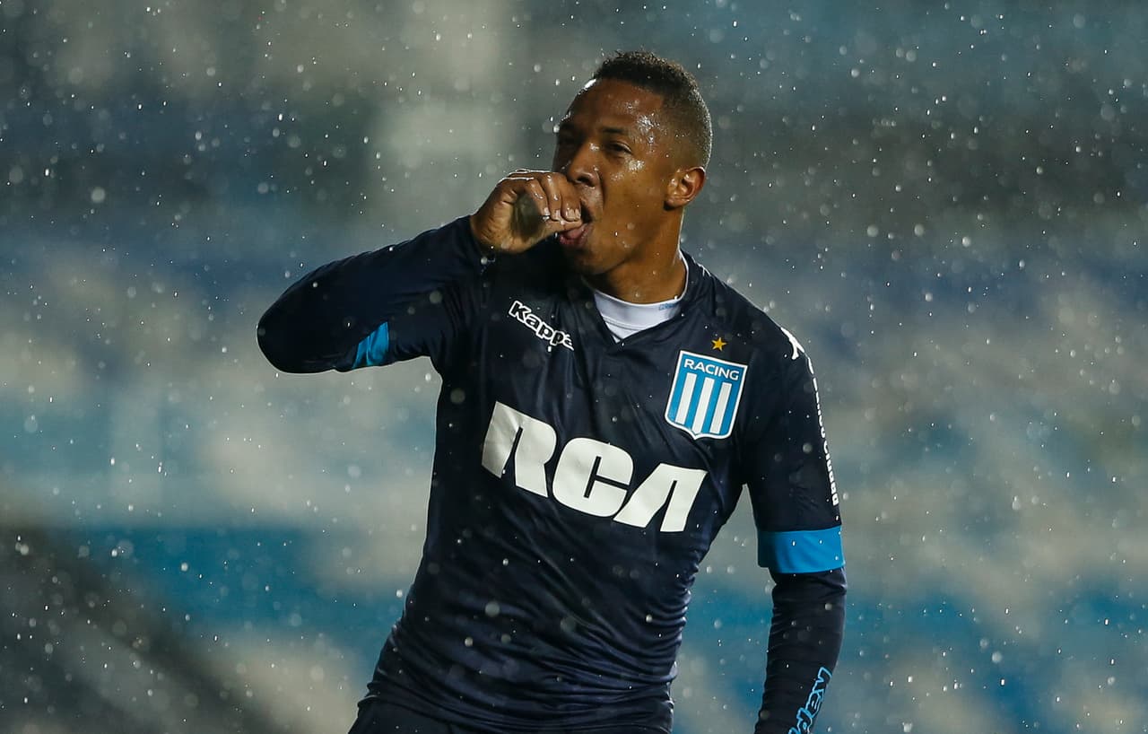 Con la inminente llegada de Andrés Ibargüen al América no se debe descartar de entrada al colombiano que puede jugar como volante y delantero como uno de los futbolistas para tener en cuenta.