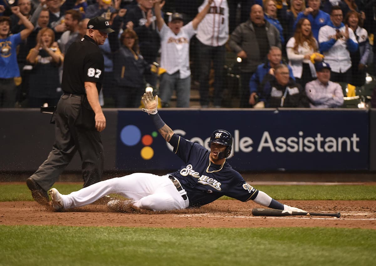 La pesadilla de la cuarta entrada continuó para los Dodgers cuando Orlando Arcia anotó una rayita más para los Brewers.