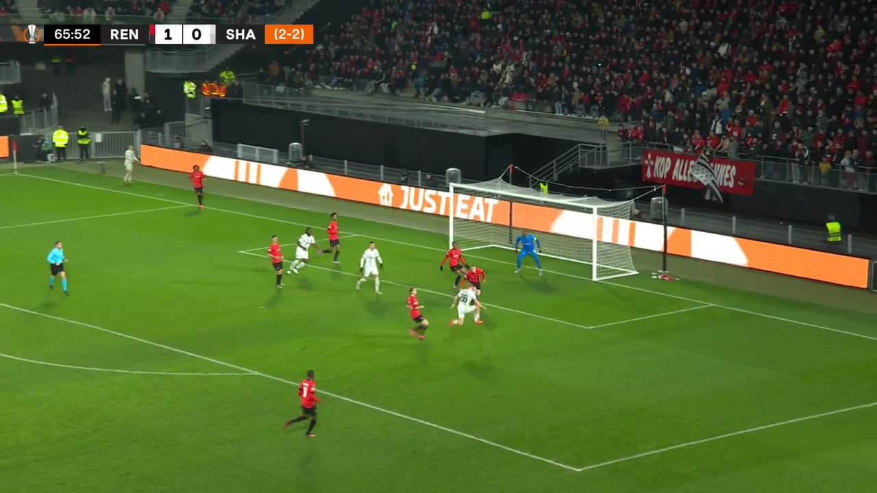 ¡TIRO ATAJADO! disparo por Yukhym Konoplya.