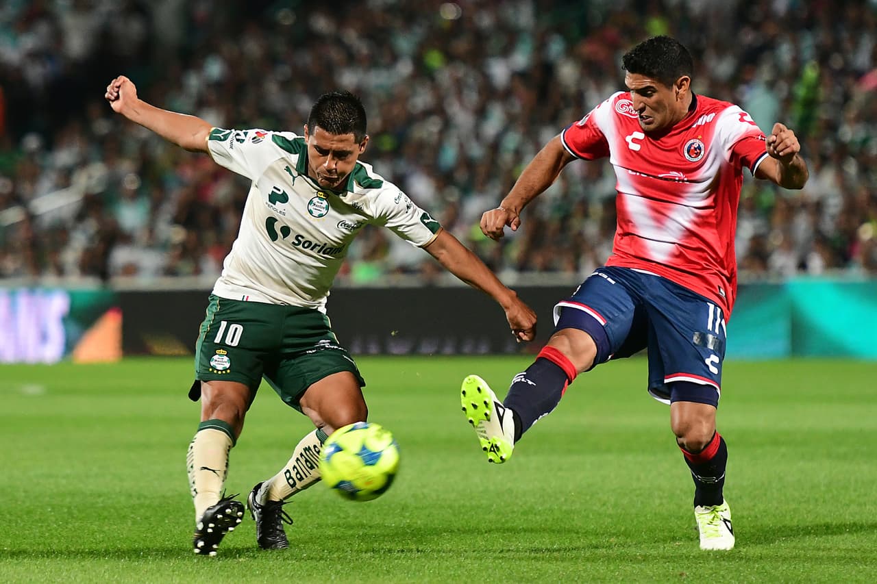"La Rata" ya no es el mismo de las épocas de Pumas. Lucha, corre y va al suelo a buscar la pelota, pero la chispa se apagó hace tiempo y no generó peligro para Veracruz ante Santos.
