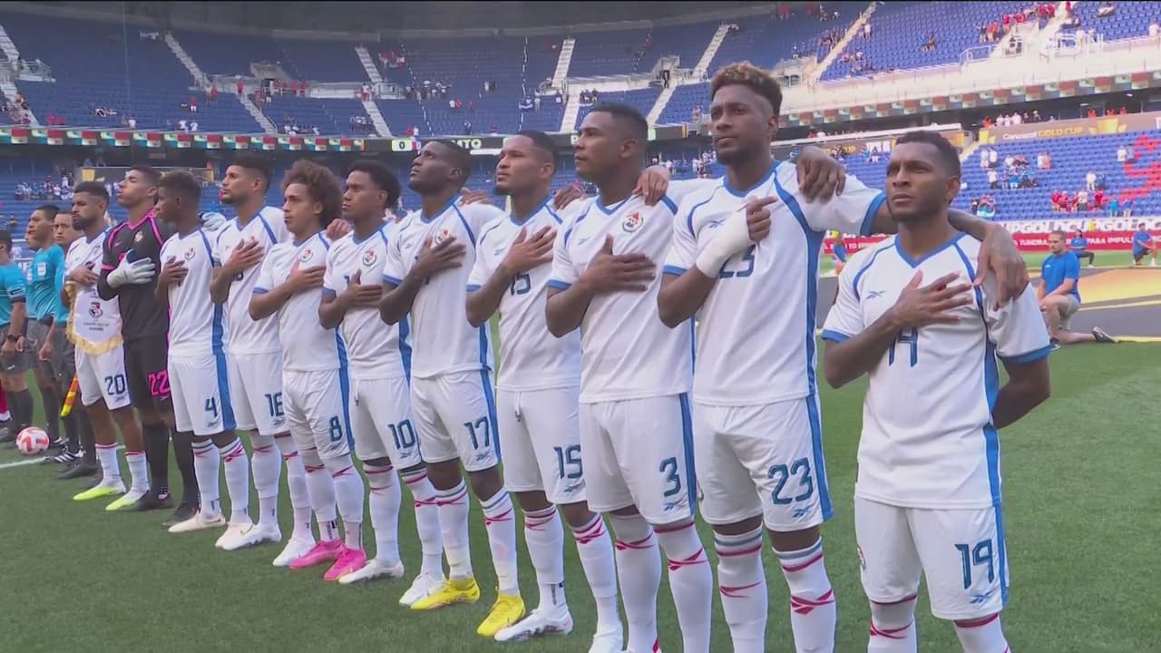 ¡Se entonan los himnos de Martinica y Panamá!