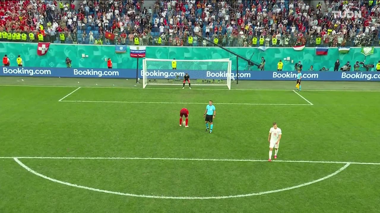 ¡GOL!  anota para España. Dani Olmo