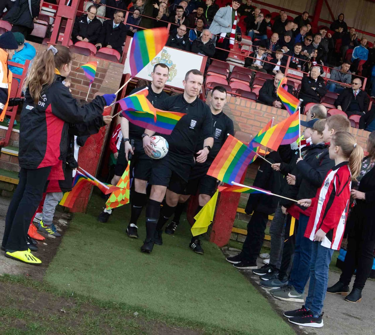 La fiesta fue total y el equipo se convirtió en el primero en el mundo en cambiar su playera principal por una con esta bandera.