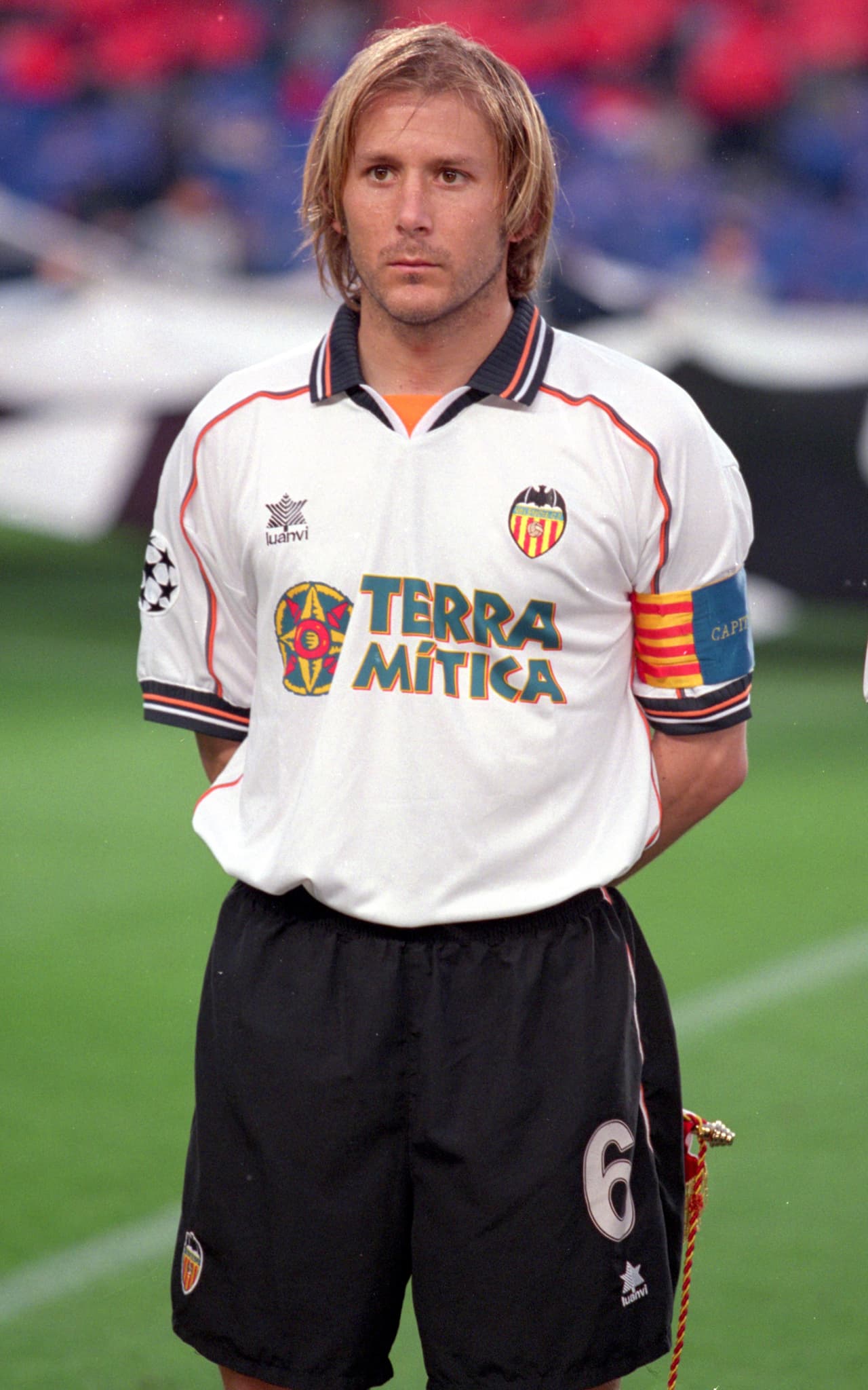 Gaizka Mendieta era el mejor jugador de un Valencia dos veces finalista de Champions League: en el 2000 perdió contra el Real Madrid y en el 2001 contra el Bayern Múnich. Pasó sin pena ni gloria por el Barcelona.