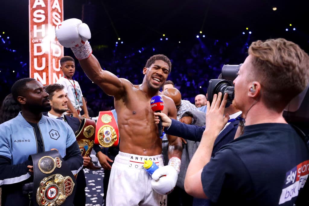 Anthony Joshua muestra humildad pese a recuperar sus cuatro cintos