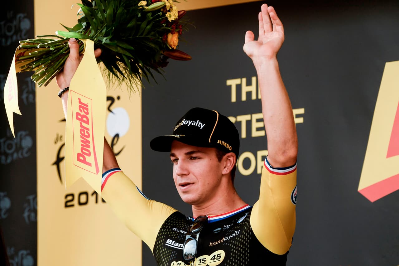 Así recibió los aplauosos Groenewegen en el podio como vencedor de la etapa.