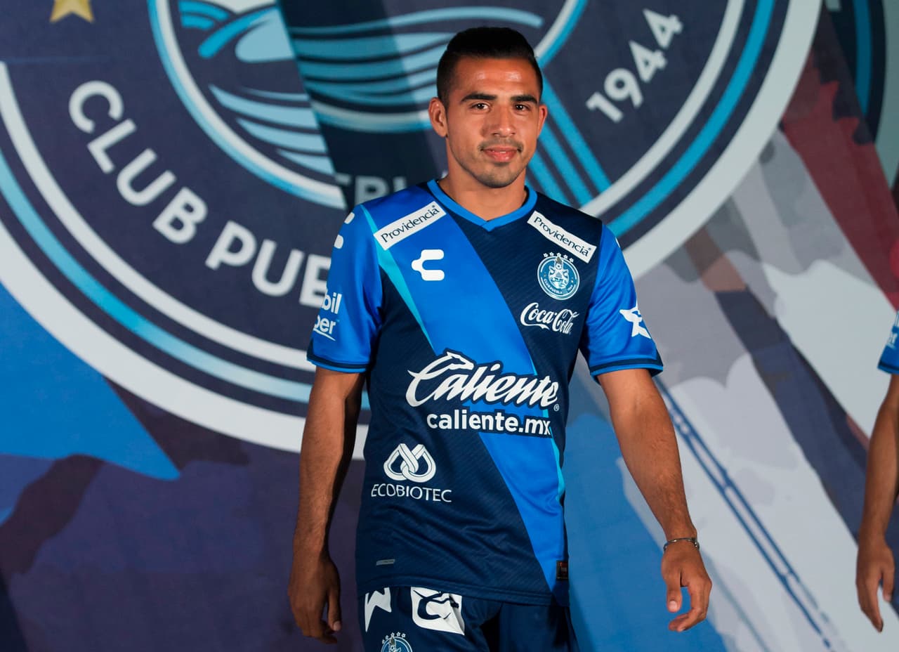 El jersey alternativo de Puebla tiene una combinación de tonalidades de azul muy vistosas.