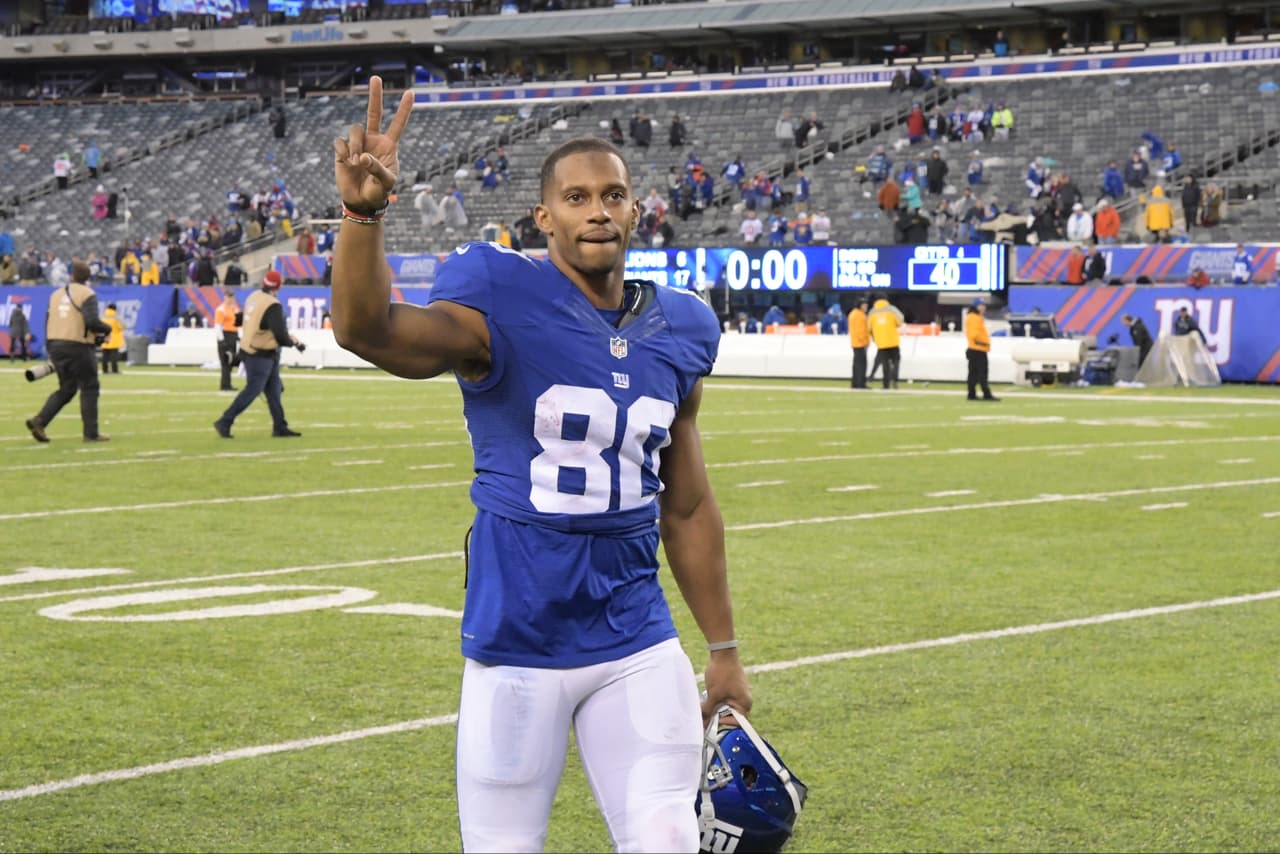 New York Giants wide receiver Victor Cruz (80) leaves the field after an NFL football game against the Detroit Lions Sunday, Dec. 18, 2016, in East Rutherford, N.J. The Giants won 17-6. (AP Photo/Bill Kostroun)
