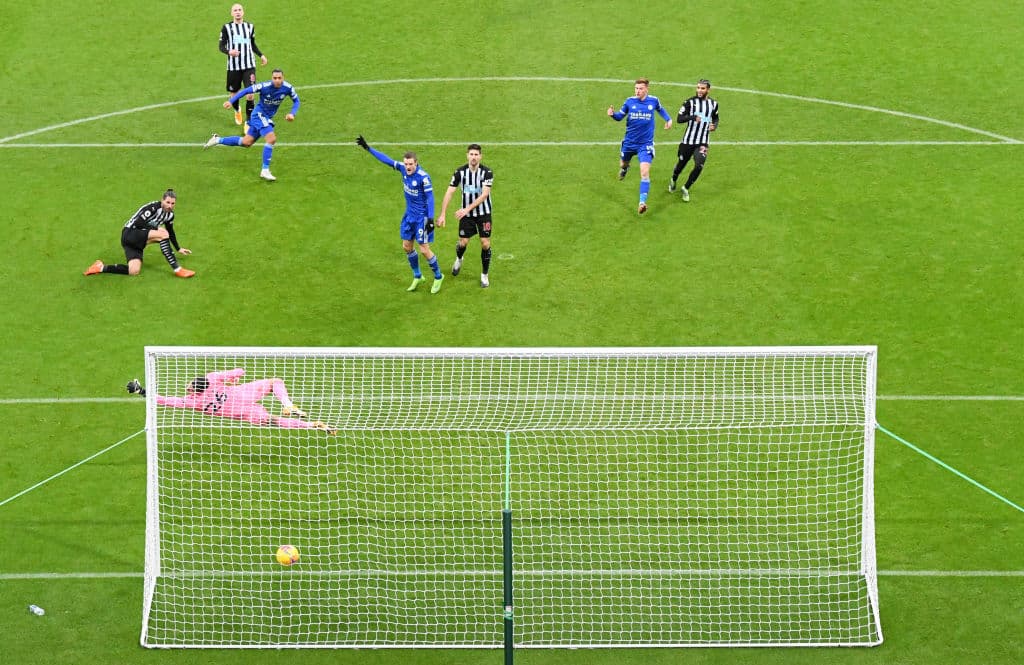 Leicester City se impone a Newcastle 2-1 en St. James Park. Tielemans y Maddison le dieron la victoria a los ‘Foxes’ y Andy Carrol vuelve a ver el gol después de casi tres años sin anotar.