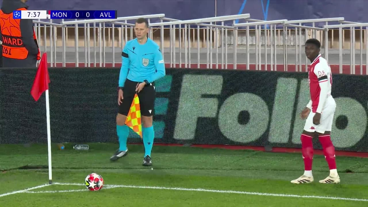 ¡TIRO ATAJADO! disparo por Thilo Kehrer.