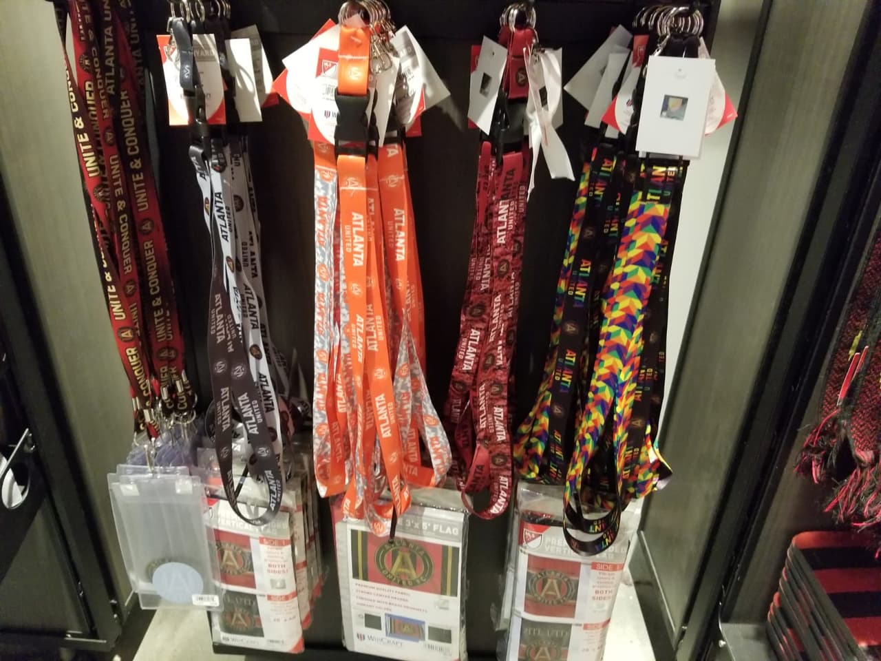 La tienda del Atlanta United ofrece una gran variedad de opciones para sus fans en esta ocasión especial.