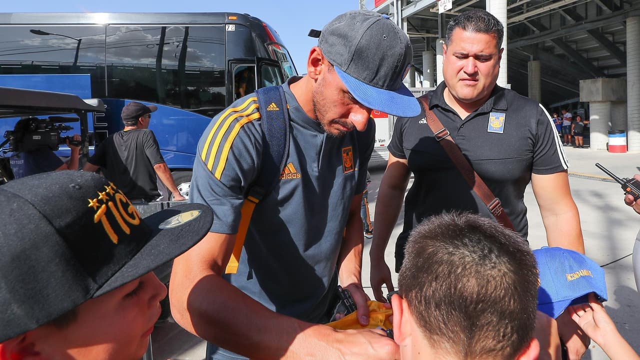 Nahuel Guzmán, portero de Tigres, estrena un look muy felino