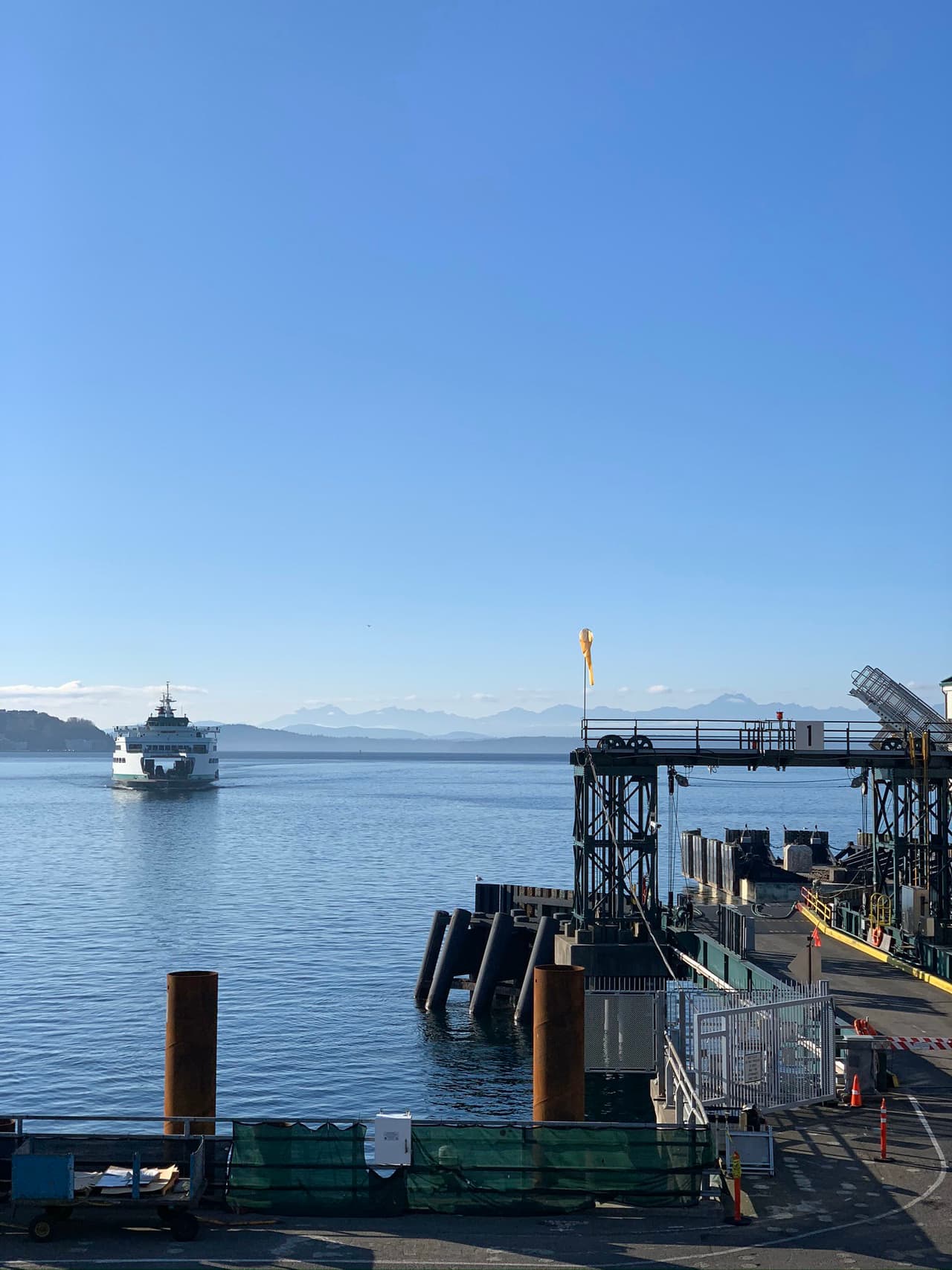 La preciada copa de campeón de la liga norteamericana llegó en ferry al puerto de 'la Ciudad Esmeralda'.