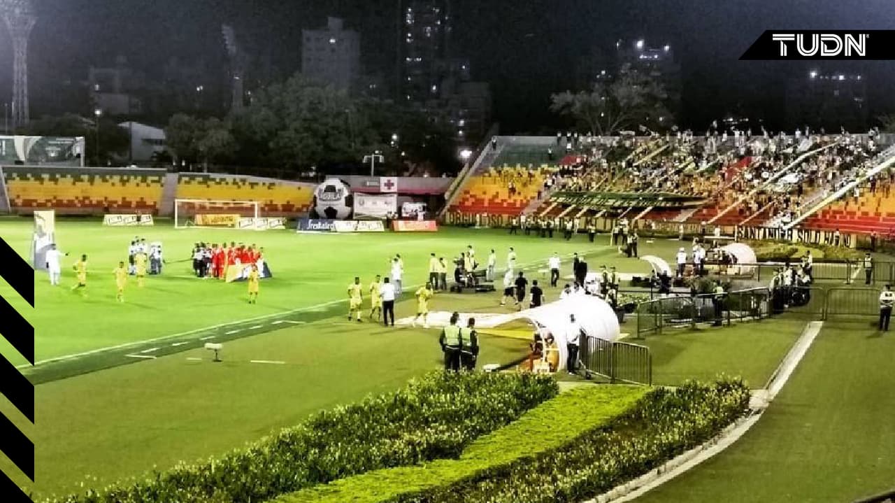 Muere aficionado al caer desde tribuna de un estadio en Colombia