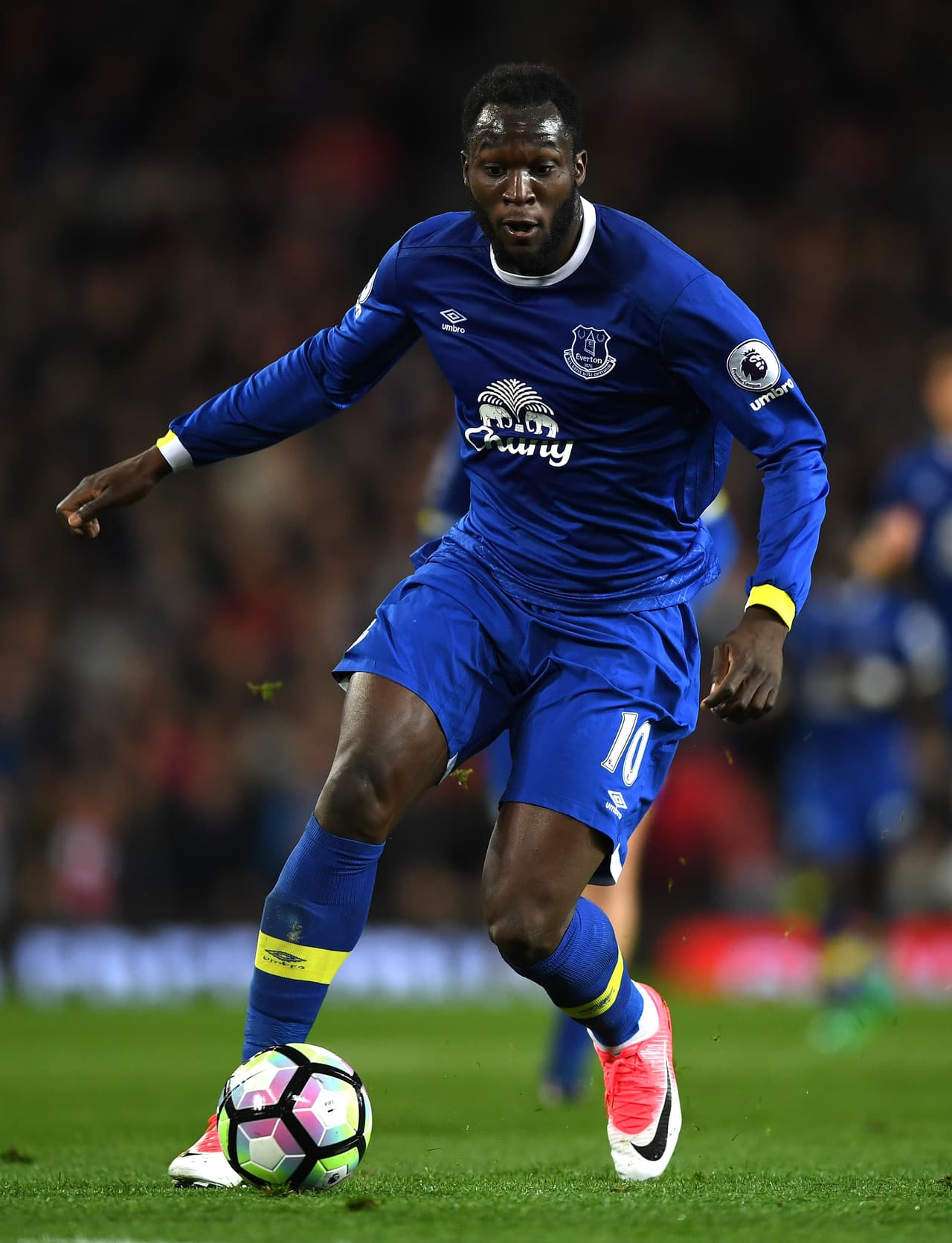 10. Romelu Lukaku (Everton) - El gran delantero belga lleva 6 asistencias y 21 goles, habiendo participado en 27 anotaciones de su equipo en la Premier League. En cuanto a los rumores, Chelsea aparece como su principal destino.