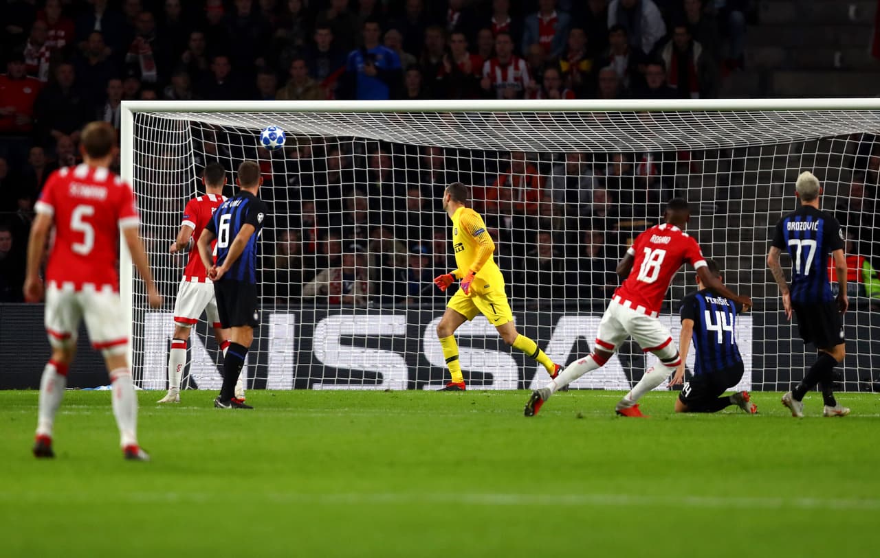 Una gran sorpresa en Eindhoven, pero de las buenas. Los locales se iban en ventaja ante el poderoso equipo italiano.