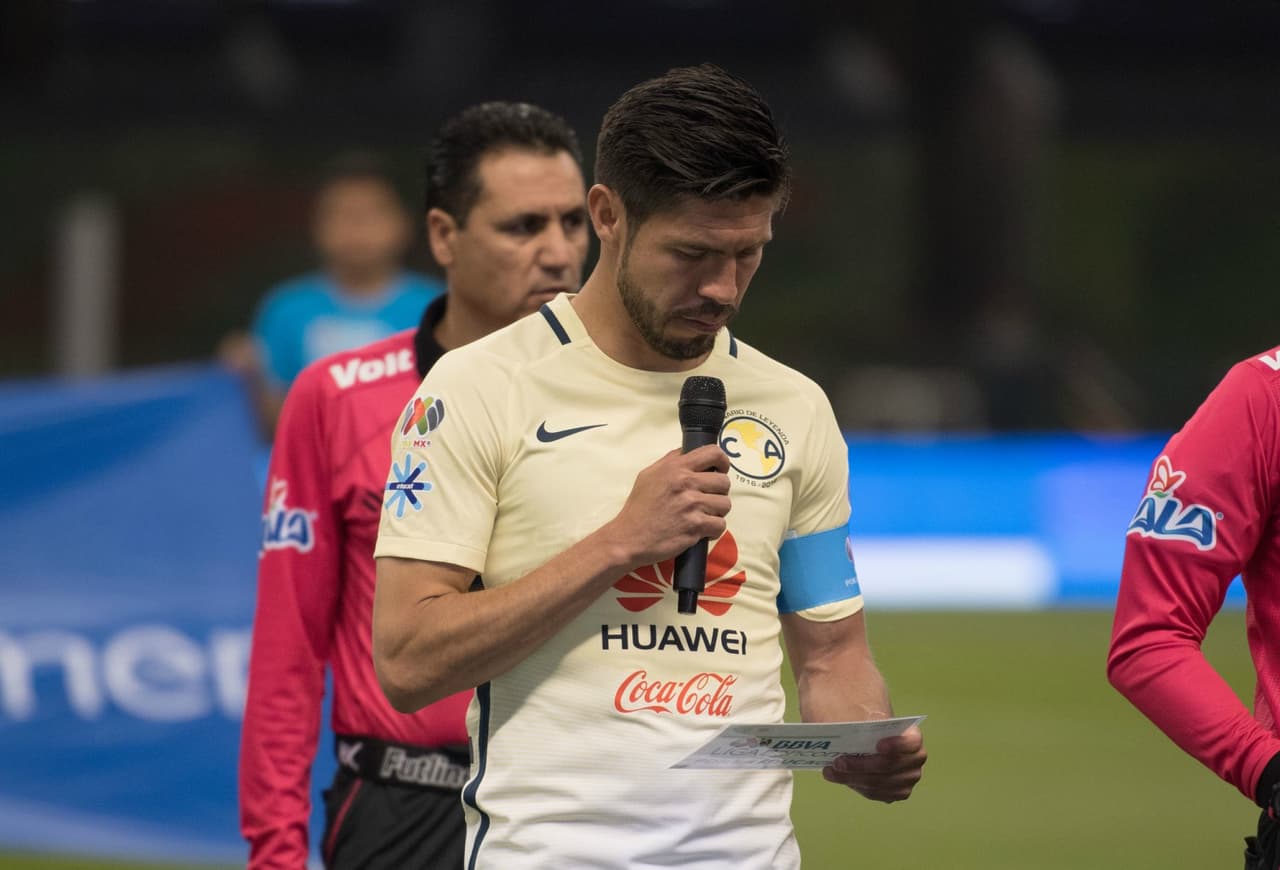 El delantero del América,
<b>Oribe Peralta</b>, quiso tomar la crisis de una manera positiva. El pasado 30 de enero escribió un tuit que decía: “Tiempo de mostrarle al mundo cuán grande es México #MexicoUnido”, junto a un texto titulado “Gracias Trump”.