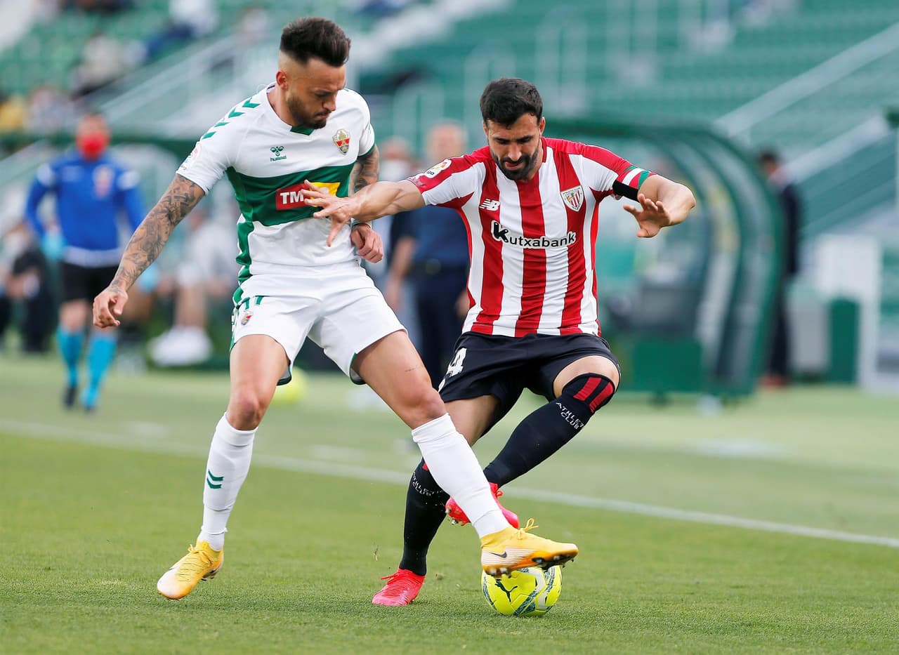 Betis viene de atrás y vence 2-3 al Celta de Vigo, Barcelona vence 0-1 en su visita al Eibar, Huesca y valencia se confroman con un 0-0, Elche vence 2-0 al Athletic Club y la Real Sociedad logra vencer 0-1 al Osasuna.
