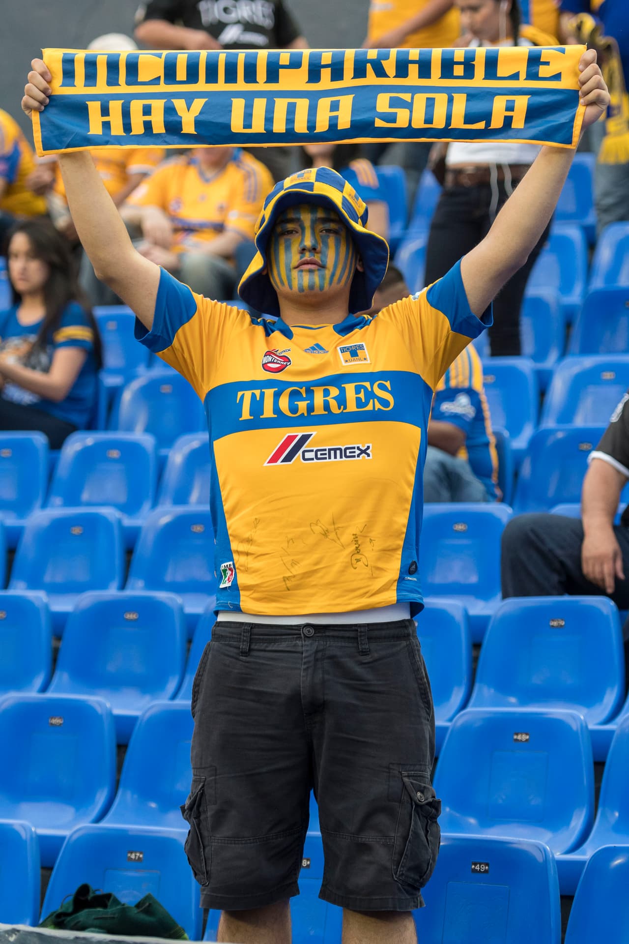 Tigres es el actual campeón del fútbol mexicano y su afición juega un papel fundamental en el éxito del equipo. Siempre leales, siempre creativos para apoyar a los suyos.