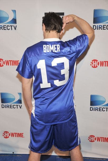 Matt Bomer también quiso mostrar el jersey con su nombre, aunque el actor escogió el #13, ¿alguna cábala?.