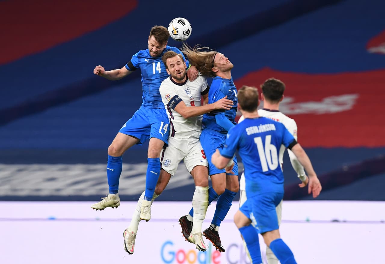 El cuadro inglés despachó a los islandeses 4-0 en Wembley; ambos terminaron su participación en la justa europea. | Rice (20’), Mount (24’) y Foden (80’, 84’) marcaron los tantos en la goleada. Islandia perdió sus seis encuentros de la fase de grupos; Inglaterra llegó a 10 unidades y concluyó en la tercera posición.