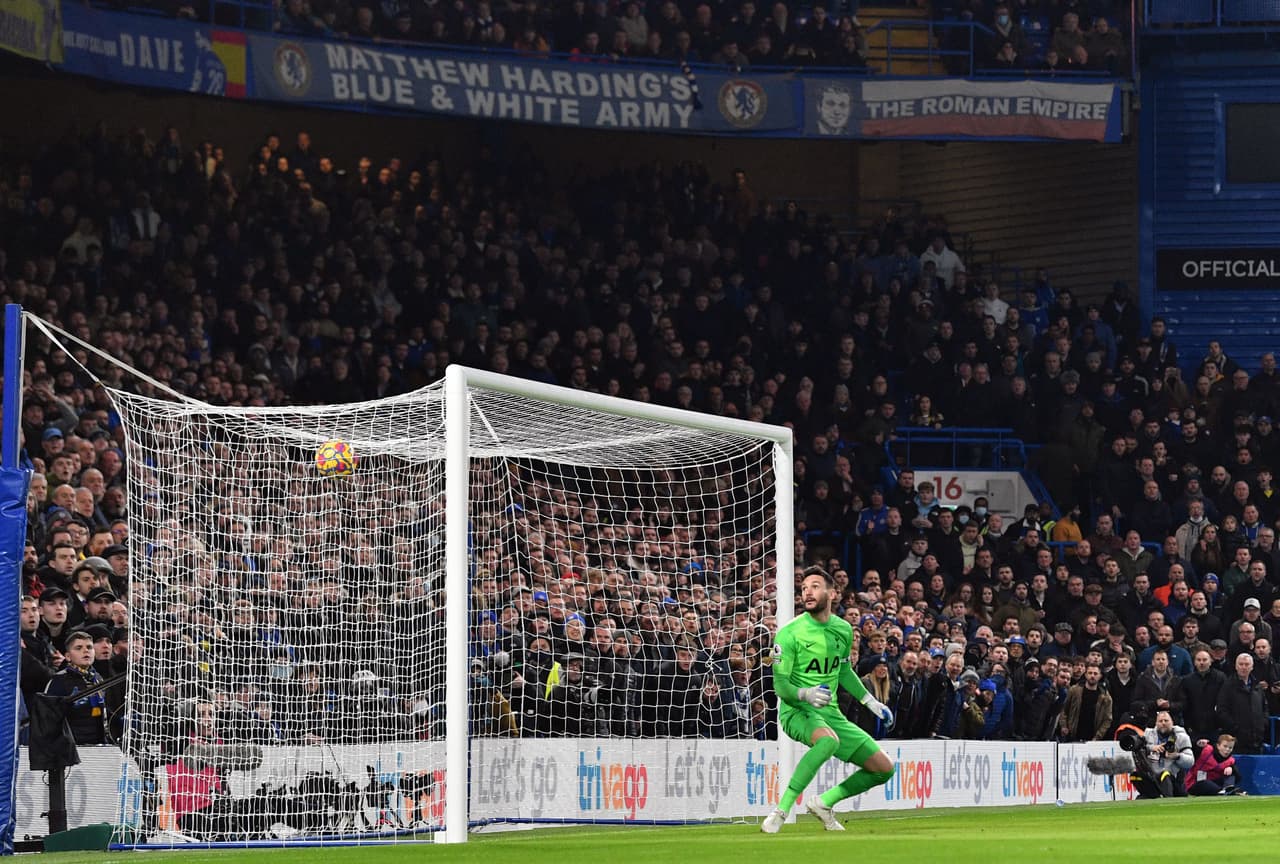 Los Blues se impusieron sobre el Tottenham en Stamford Bridge con las anotaciones de Hakim Ziyech y Thiago Silva.