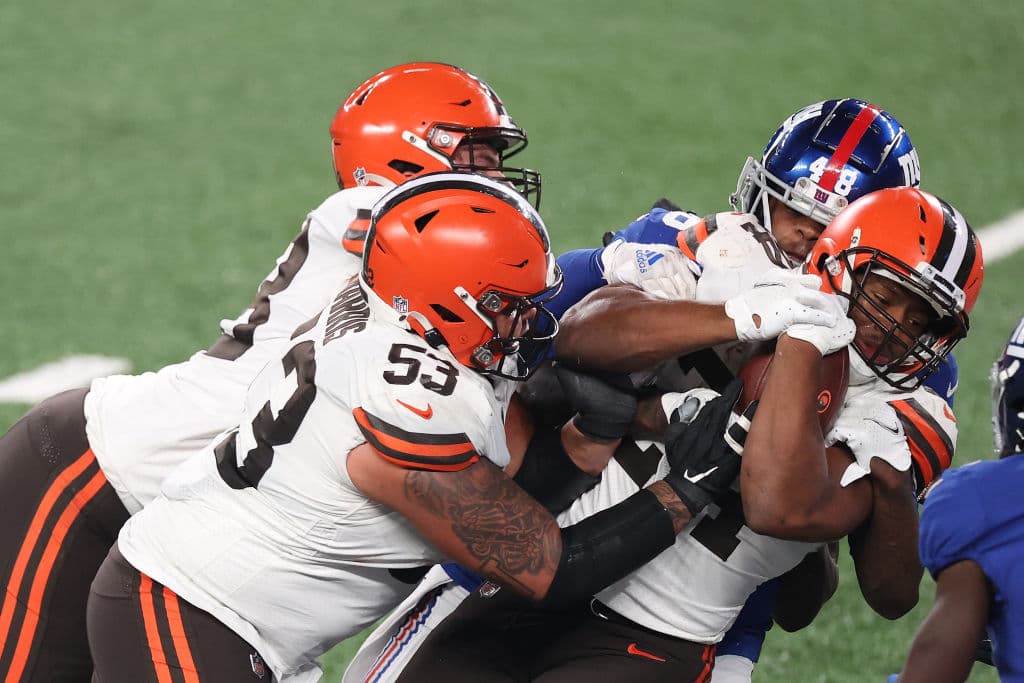 Con un marcador de 20-6 a favor, los Browns ganan en Nueva York y dejan a los Giants con pocas aspiraciones de llegar a Playoffs.