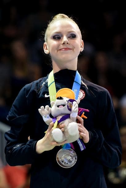El segundo puesto en las mazas fue para la canadiense Patricia Bezzoubenko, mientras que el bronce quedó en manos de la estadounidense Jasmine Kerber.