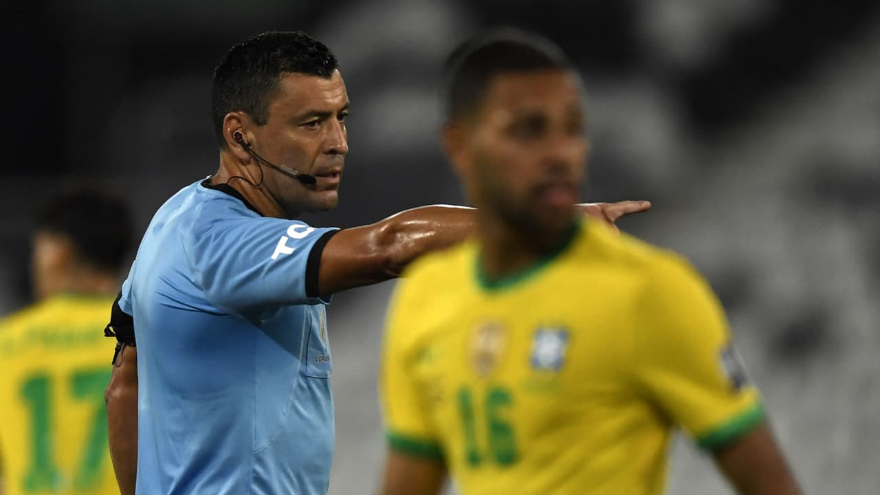 Peruanos acusan al árbitro de insultos hacia los jugadores