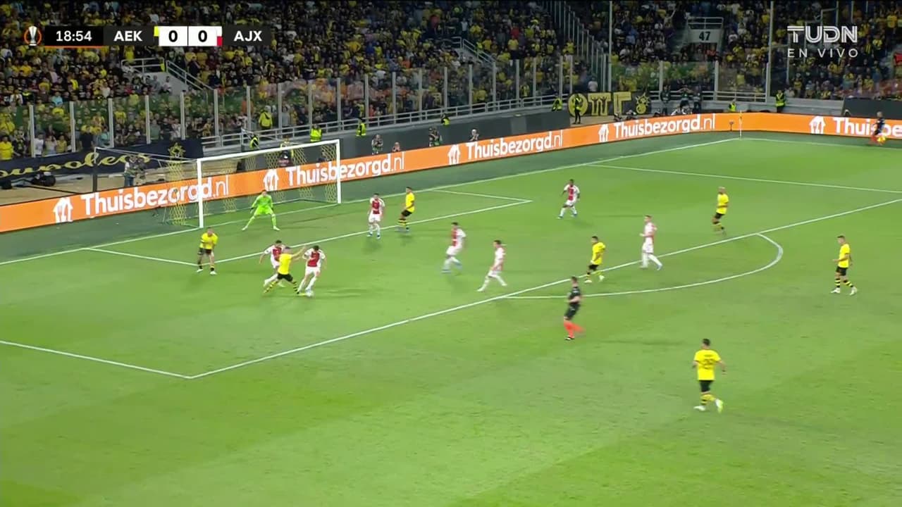 ¡TIRO ATAJADO! disparo por Brian Brobbey.