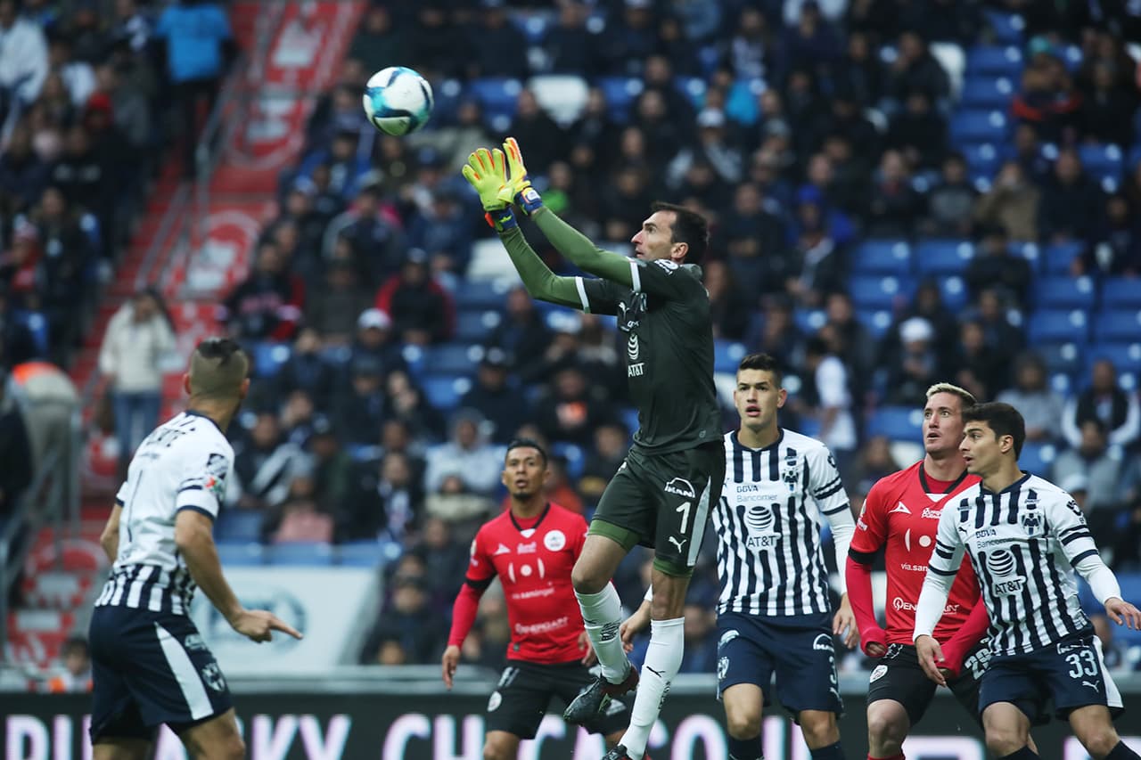 Marcelo Barovero mostró gran seguridad y es un líder en la zona baja de Rayados. El arquero dio mucha seguridad y mantuvo su arco en cero.