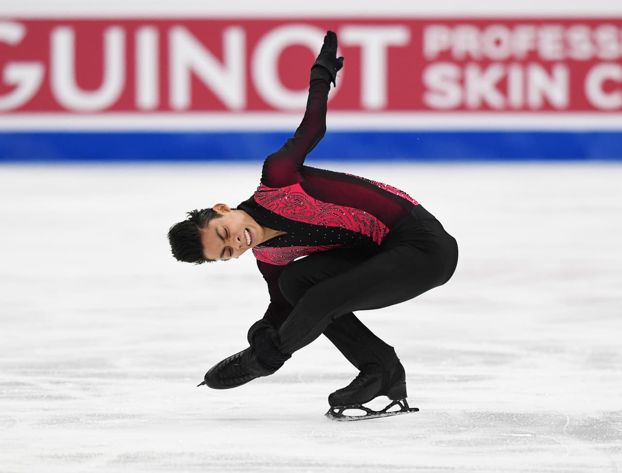 ¡Lo vuelve a hacer! Donovan Carrillo se viraliza ahora por rutina de 'lucha libre'