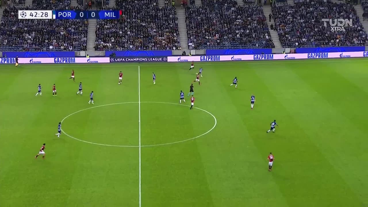 ¡TIRO ATAJADO! disparo por Olivier Giroud.