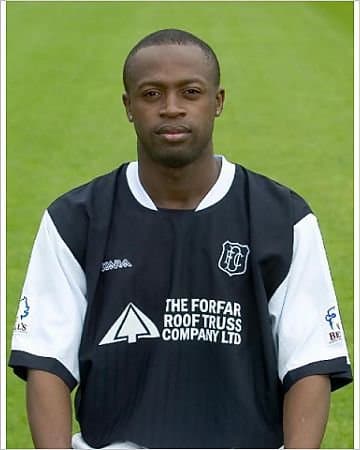 El ecuatoguineano Jacinto Elá desarrolló su carrera, principalmente, en España. No despuntó como se esperaba, pero al finalizar su carrera montó una empresa de camisetas con su esposa y se dedicó a la educación.