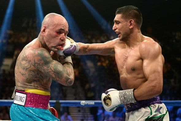 Amir Khan derrotó a Luis Collazo en buena forma y pidió a Floyd Mayweather Jr.