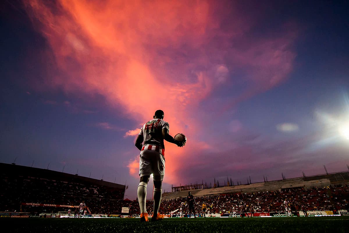 Un espectacular atardecer en Tijuana acompañó el desarrollo del encuentro.