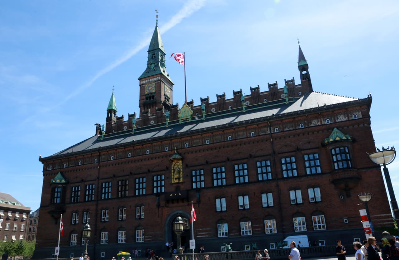 Copenhague es la capital de Dinamarca y es considerada la ciudad más feliz del mundo.