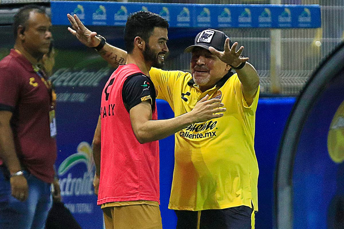 La tranquilidad para Maradona solo pudo llegar en el tiempo de reposición, con los goles al minuto 90 de Christian Javier Baez, y al 90+5' del ecuatoriano Vinicio César Angulo.